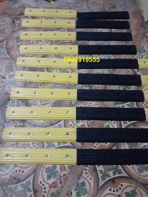 Gờ giảm tốc xe máy