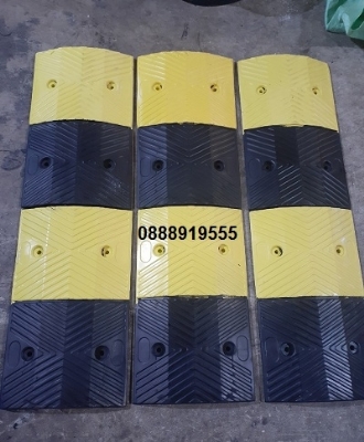 Gờ giảm tốc cao su